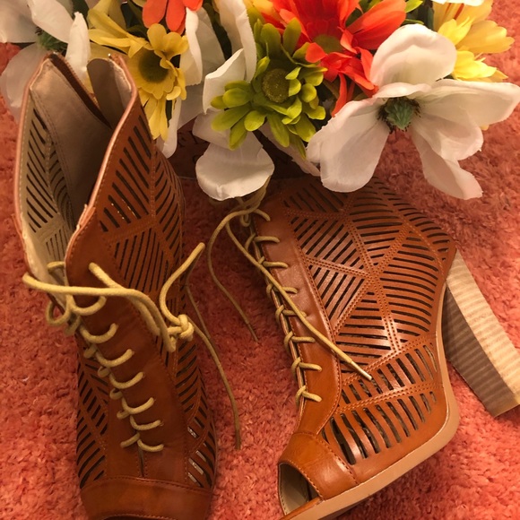 Women’s Brown Bootie Sandal - Picture 6 of 9